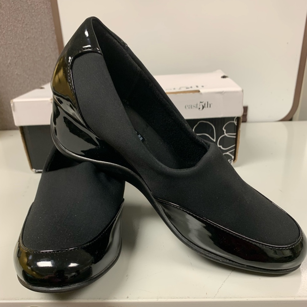 East 5th Black 8.5 wide new in box- never worn.